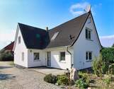Seitenansicht Haus - Gepflegtes Einfamilienhaus in Massivbauweise mit modernem Komfort und großem Grundstück - sofort bezugsfertig!