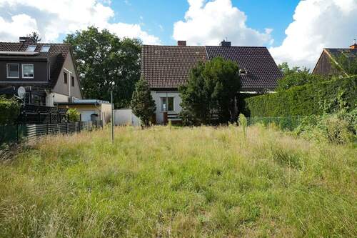 Hausansicht rückwärtiger Garten - 3 Zimmer Doppelhaushälfte zum Kaufen in Berlin