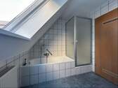 Bad mit Dusche und Wanne - 