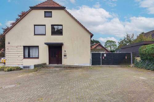 Hausfront rechts - 1 Zimmer Mehrfamilienhaus, Wohnhaus zum Kaufen in Tangstedt