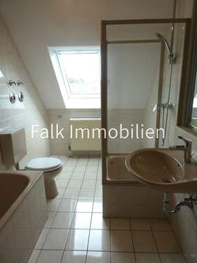TL-Bad m. Dusche und Badewanne - 