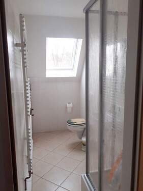 Bad mit Dusche - 