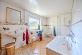 Wohnung 1 EG: Badezimmer - 