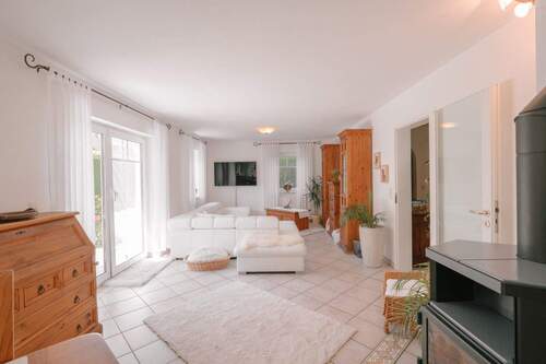 Großes, helles Wohnzimmer - 