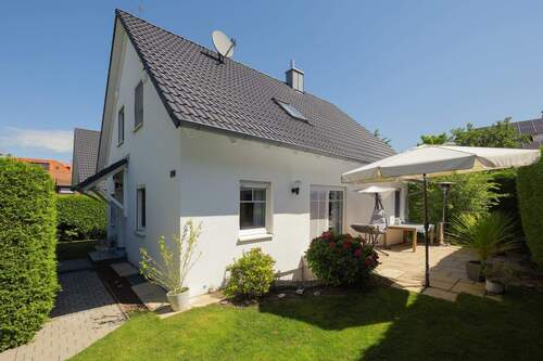 Hausansicht - 5 Zimmer Mehrfamilienhaus, Wohnhaus zum Kaufen in Nürnberg