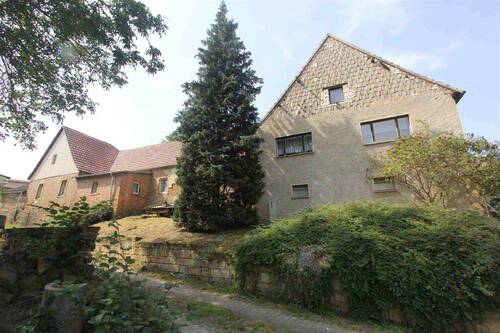 Bauernhaus mit Scheune Straßenansicht - Idyllisch gelegener Bauernhof in Weißenschirmbach