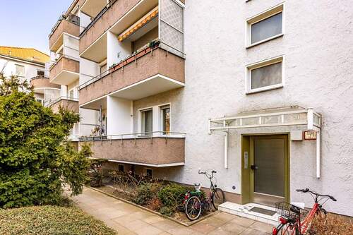 Hauseingang - 2 Zimmer Etagenwohnung in Berlin