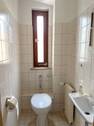 Separates WC mit Fenster - 
