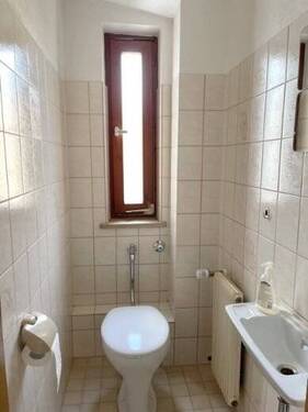Separates WC mit Fenster - 