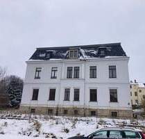 Unsaniertes Mehrfamilienwohnhaus mit großem Grundstück in Netzschkau