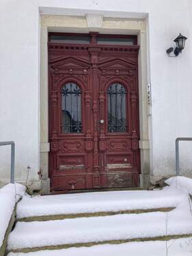 Zugang - Mehrfamilienhaus, Wohnhaus mit 300,00 m&sup2; in Netzschkau zum Kaufen