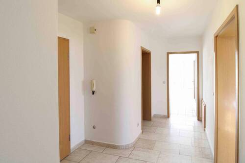 Flur Whg EG - Einfamilienhaus mit 181,20 m&sup2; in München zum Kaufen