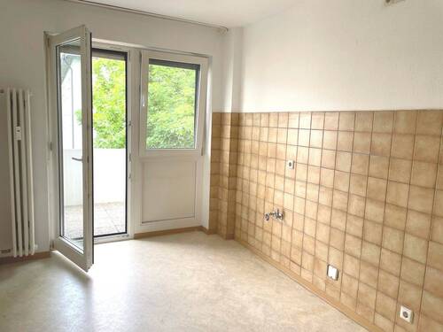 Küche mit Balkon in Nord-Ost-Ausrichtung - 