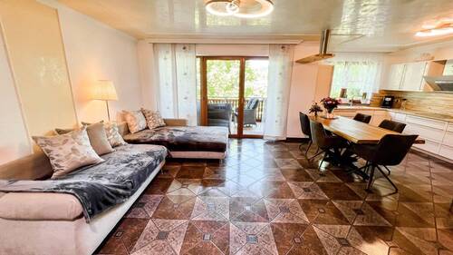 Wohn- und Essbereich Hauptwohnung - 1 Zimmer Mehrfamilienhaus, Wohnhaus in Forchtenberg