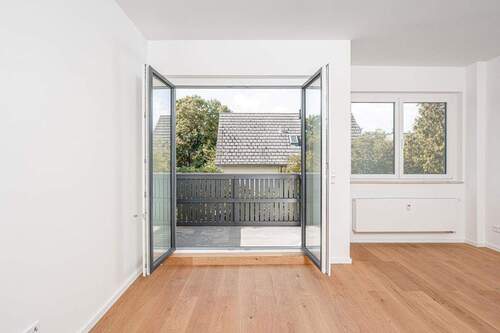Wohnzimmer - 2-Zi. 60 m² Wohnung, Grün und Zentral - Erstbezug nach Renovierung