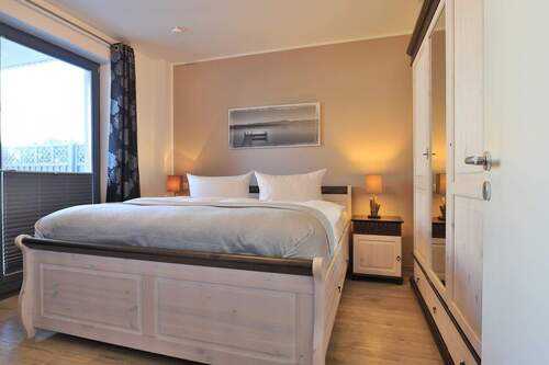 Schlafzimmer mit Zugang zur Terrasse - 