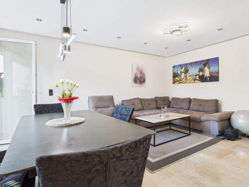 Wohnzimmer - 3 Zimmer Etagenwohnung zum Kaufen in Euskirchen