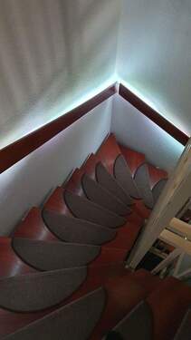 Treppenhaus mit indirekter Bel - 