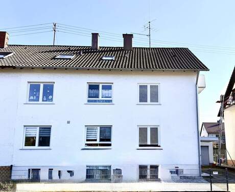 Hausansicht - 3 Zimmer Etagenwohnung zum Kaufen in Karlsruhe