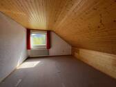 Zimmer im Dachgeschoss zur individuellen Gestaltung - 