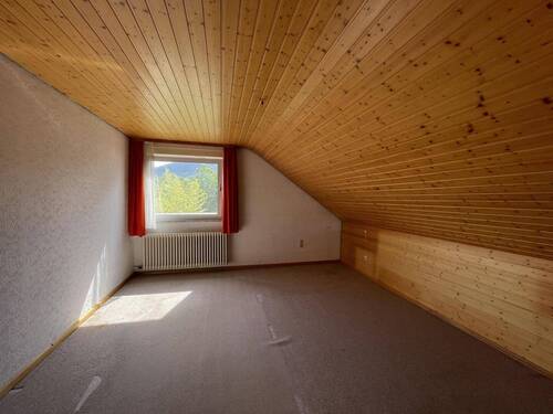 Zimmer im Dachgeschoss zur individuellen Gestaltung - 