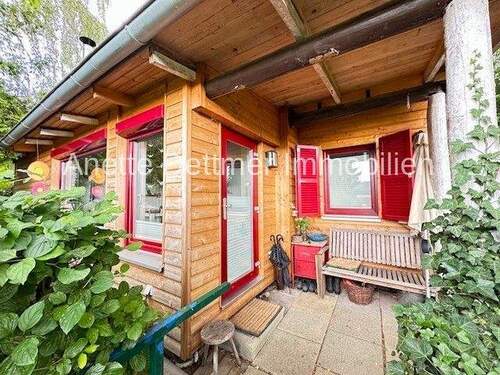 überdachter Eingangsbereich - 4 Zimmer Mehrfamilienhaus, Wohnhaus in Delligsen / Hohenbüchen