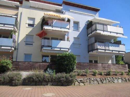 Wohnanlage vom Parkplatz aus gesehen - 2 Zimmer Etagenwohnung in Ettenheim