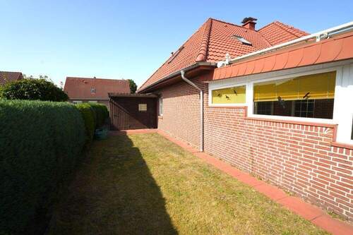 Garten mit Holzschuppen - 