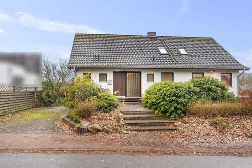 Familienfreundliches Raumwunder in Feldrandlage von Ashausen - Viel Platz zum Leben: Großes Einfamilienhaus mit Vollkeller und familiengerechter Ausstattung