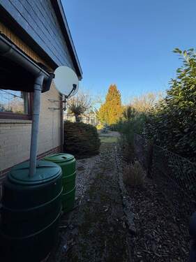 Zugang hinterer Garten von der Garage - 