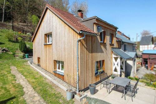 seitliche Hausansicht - 3 Zimmer Doppelhaushälfte zum Kaufen in Dippoldiswalde