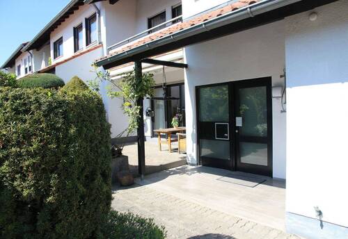 Südansicht Haustüre - 5 Zimmer Reihenmittelhaus zum Kaufen in Bad Nauheim