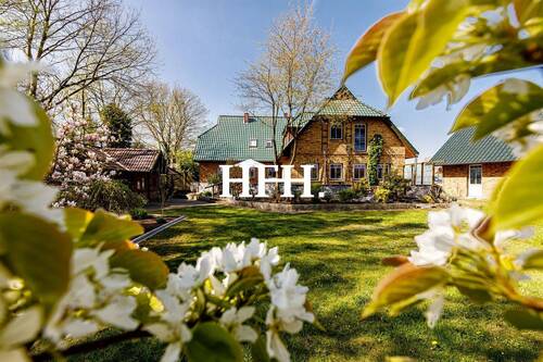 Gartenansicht - 8 Zimmer Einfamilienhaus zum Kaufen in Dingen