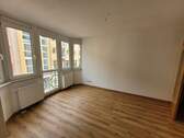 Wohnzimmer 2.jpg - 2 Zimmer Etagenwohnung zur Miete in Pirna