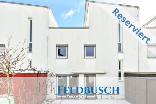 Reserviert Logo - Ankommen & wohlfühlen: Modernes Reihenhaus mit Dachterrasse in beliebter Lage von Neumarkt i.d.Opf.
