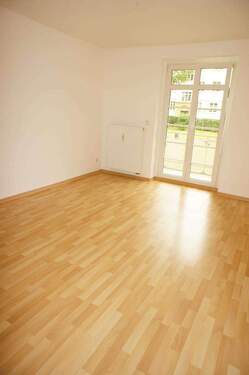 Wohnzimmer - Frei ab sofort große Küche Bad mit Fenster (WG-geeignet)