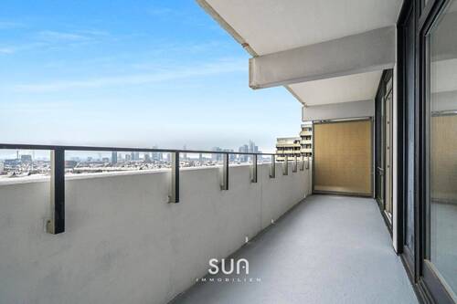 LOGGIA MIT SKYLINEBLICK - PANORAMA MIT WOW-EFFEKT - Ihr 3-Zimmer-Traum in Sachsenhausen