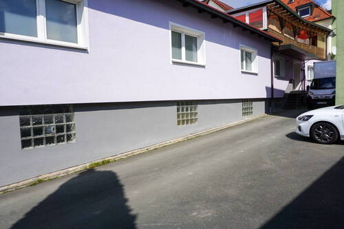 Zufahrt Parkplätze/Lieferzone - Gewerbeobjekt (Büro, Produktion, Verkauf) in Hollfeld