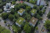 Wohnanlage und Garage - 