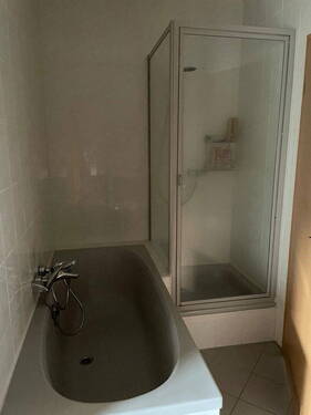 Badewann/Dusche - 