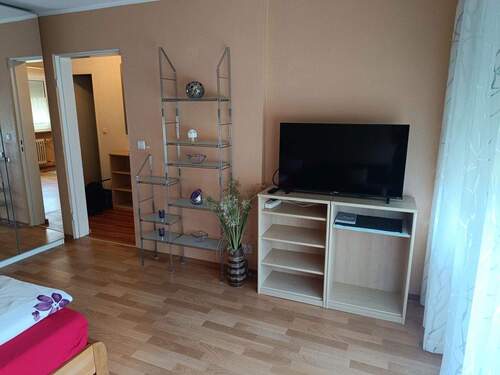 Wohn-, Schlafzimmer - 