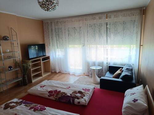 Wohn-, Schlafzimmer - 