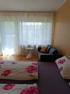 Wohn-, Schlafzimmer - 2 Zimmer Etagenwohnung in Offenburg