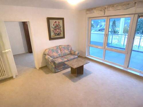 Heller Wohnbereich - 2 Zimmer Etagenwohnung zum Kaufen in Homburg