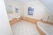 Badezimmer Dachgeschoss - 