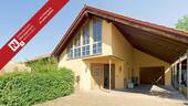 Außenansicht - Architektonisch ansprechender Bungalow mit Wintergarten und Garage auf großzügigem Grundstück