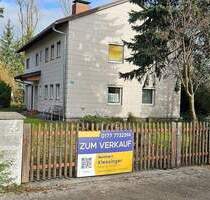 Zweifamilienhaus mit großem Grundstück und zusätzlichem Baurecht in Bruckmühl