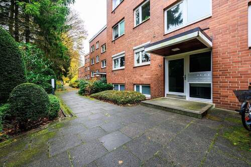 Hauseingang.jpg - Helle 3 - Zimmer Wohnung im grünen Niendorf mit Garage - Erstbezug nach Sanierung in guter Wohnlage