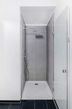 ...und schwellenloser Regendusche - 