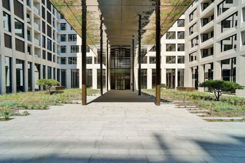 Repräsentativer Hauseingang - 2 Zimmer Etagenwohnung zur Miete in Berlin